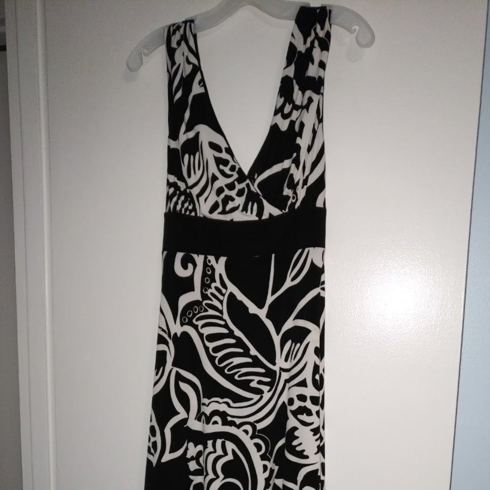 Women's black and white dress
